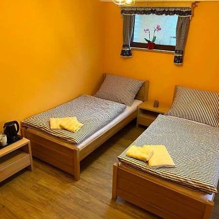 Penzion Arrow Guest House Lesna  Екстериор снимка